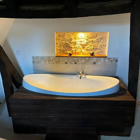 La Suspendue De Appartement